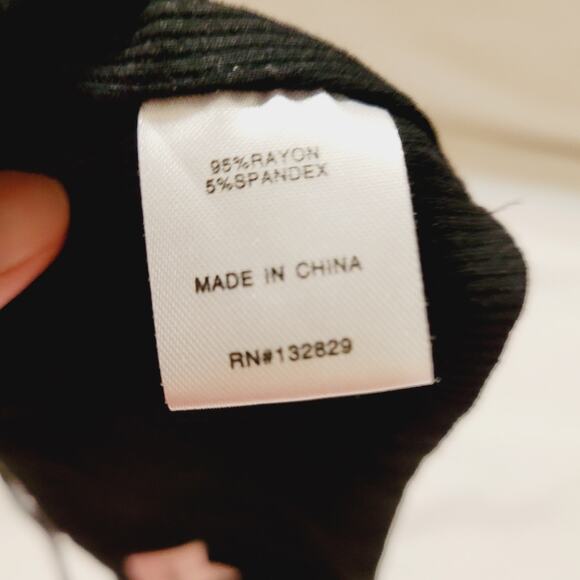 Revolve Superdown black keyhole neck bandana hem neck tie halter top size XS - Picture 5 of 8